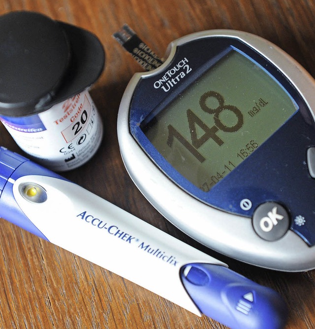 Wichtig bei  Diabetes: ein Blutzuckermessgert  | Foto: dpa