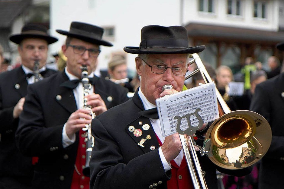 Maibaumstellen in Bleibach (Foto: Daniel Fleig) Maibaumstellen in Bleibach (Foto: Daniel Fleig)