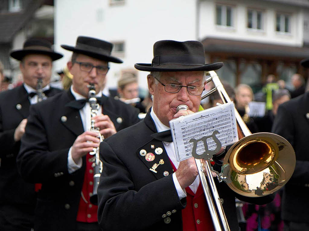 Maibaumstellen in Bleibach