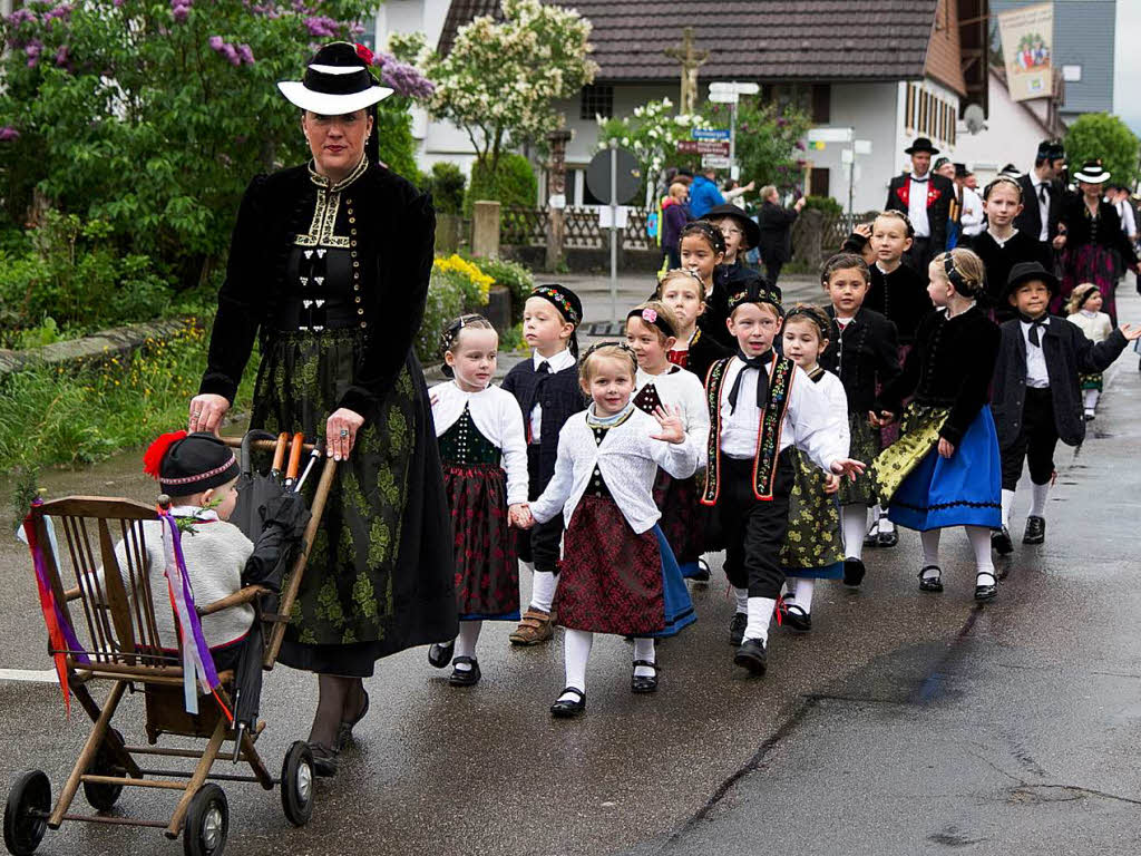 Maibaumstellen in Bleibach