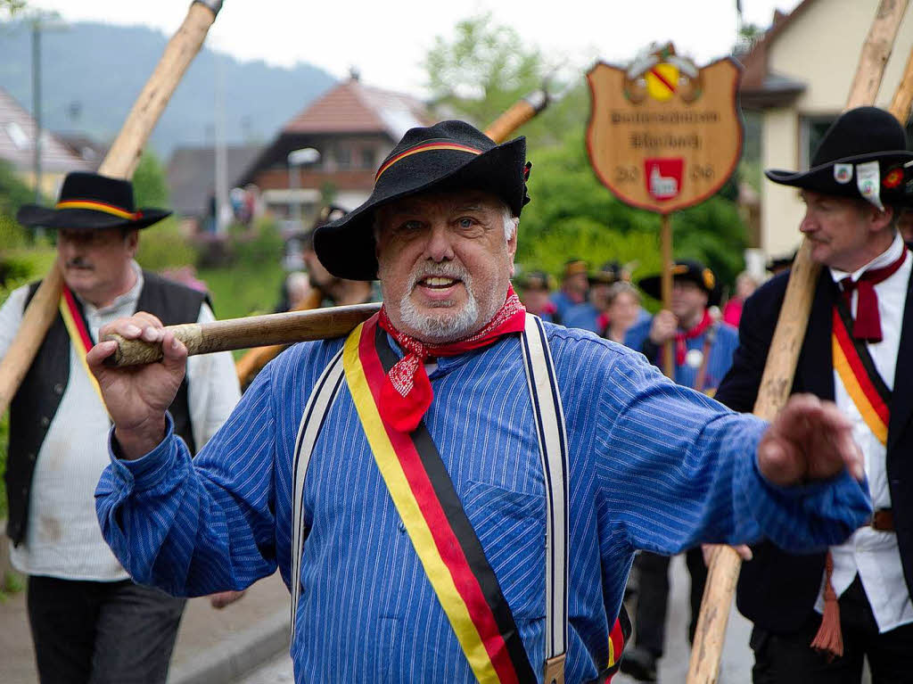 Maibaumstellen in Bleibach