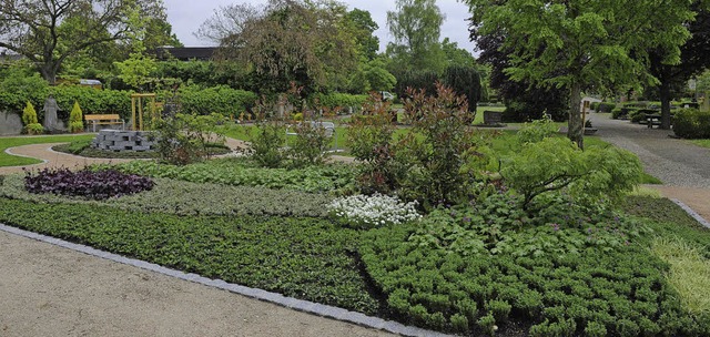 Ein grtnergepflegtes Grabfeld wurde auf dem Neuenburger Friedhof eingeweiht.   | Foto: Mnch