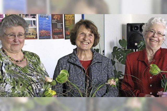 Gerda Vetter, Karin Bailer und Irmgard Emmert sind fit durch Singen