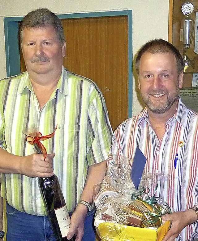 Erich Fross (rechts) ist seit 40 Jahre...win Mller gehrt seit 45 Jahren dazu.  | Foto: Karlernst Lauffer