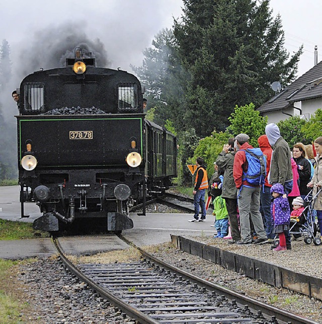 Groer Bahnhof frs Chanderli beim Saisonauftakt.   | Foto: SEDLAK