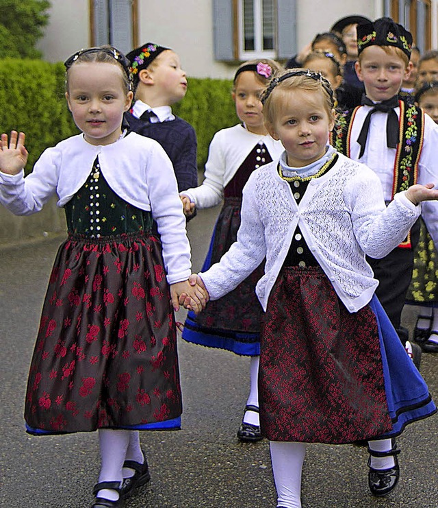 So klein und schon in der Tracht: Dies...dem Maibaumstellen in Bleibach sehen.   | Foto: Fleig