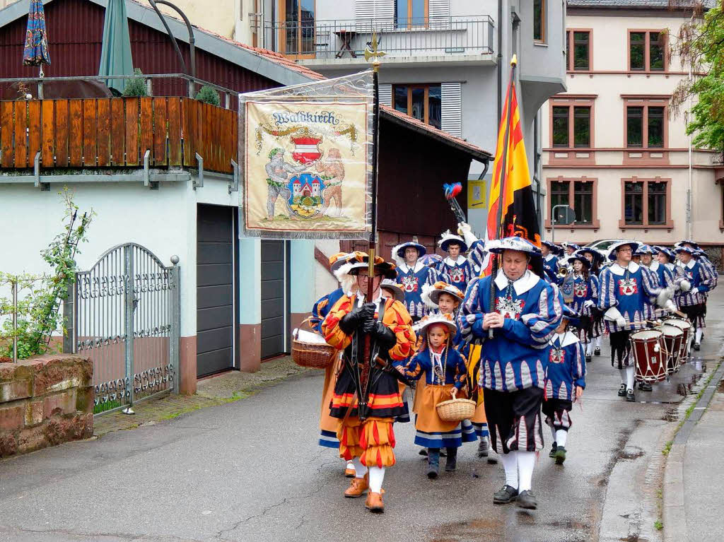 Fanfarenzug Schwarzenberger Herolde in Waldkirch unterwegs.