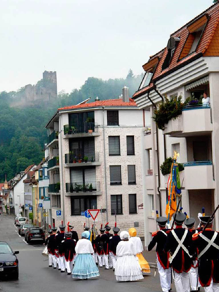 Historische Brgerwehr in Waldkirch unterwegs.