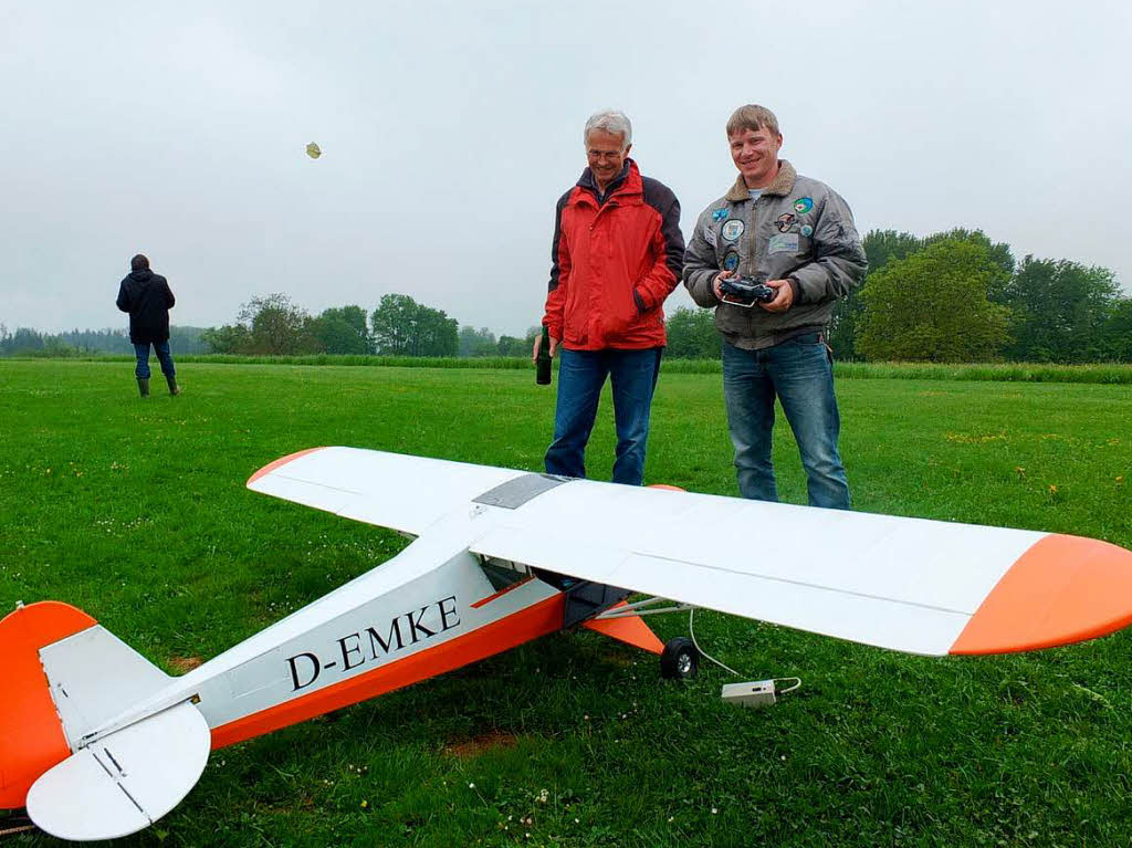 In Wehr lockte die  Modellfluggruppe um    Joachim Diefenbach  und Pilot Minke Kruse  zur Flugschau.