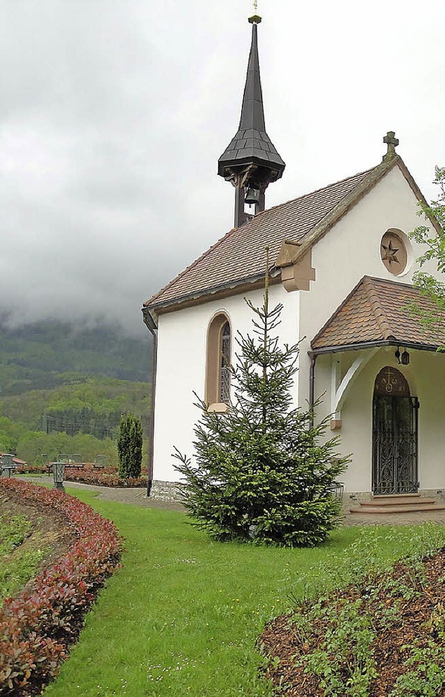 Die St.-Josefs-Kapelle im Enkendorf hat erneut eine Hecke gespendet bekommen.  | Foto: hansjrg bader