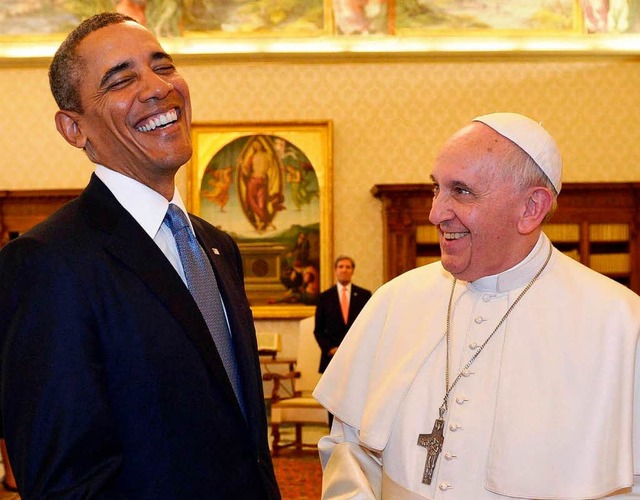 Auch Barack Obama und Papst Franziskus...das Lachen manchmal nicht verkneifen.   | Foto: DPA