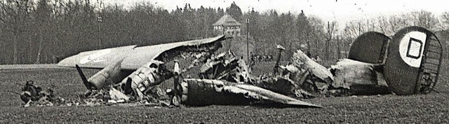 Bei Dieenhofen (Schweiz) gelang dem C... die Amerikaner das Flugzeug in Brand.  | Foto: Friedbert Zapf