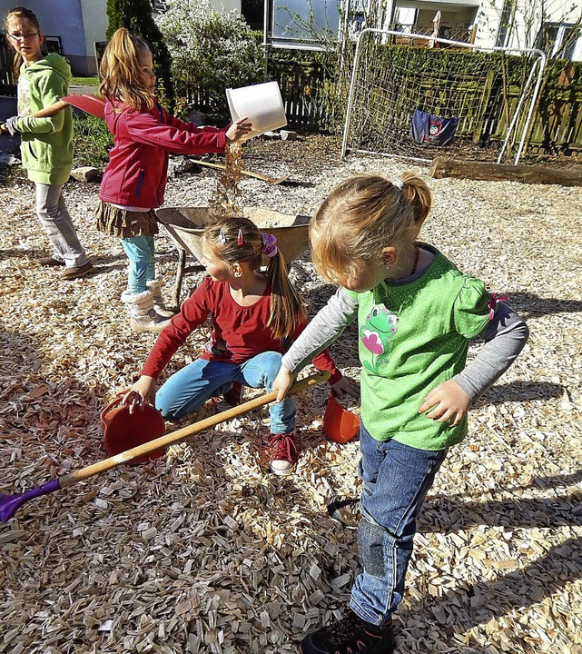 Kinder räumen Garten auf - Rheinfelden - Badische Zeitung