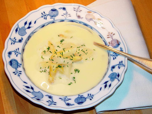 Das perfekte Intro frs Frhlingsmen: Spargelcremesuppe  | Foto: stechl