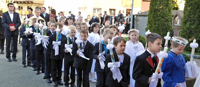 . Dreiundzwanzig Erstkommunionkinder, ...r mit feierlicher Erstkommunion statt.  | Foto: Heinrich Fehrenbach