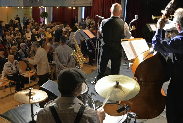 Auf der Bühne die Pepperhouse Stompers... Geburtstagsgäste der VHS Rheinfelden. | Foto: Ralf H. Dorweiler Auf der Bühne die Pepperhouse Stompers... Geburtstagsgäste der VHS Rheinfelden. | Foto: Ralf H. Dorweiler