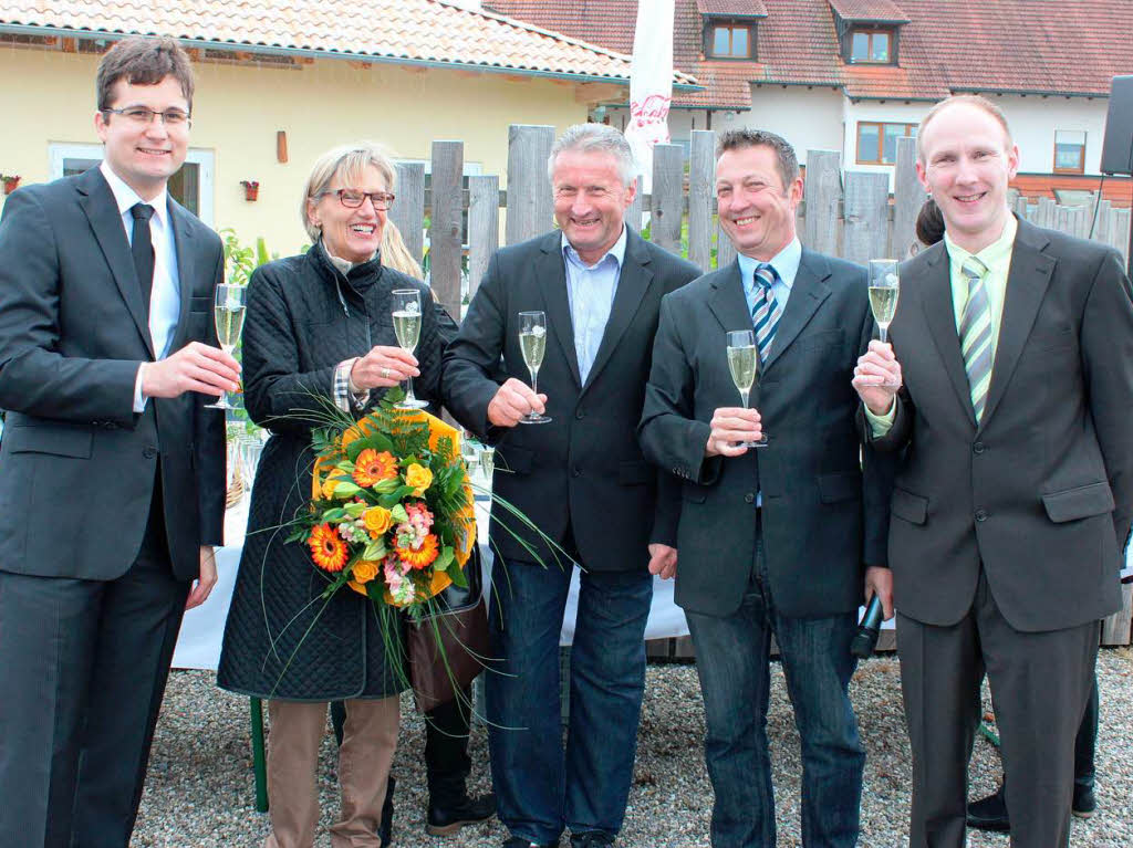 Erffnungssekt bei Glhweinwetter mit Brgemister Martin Rupp und Landrtin Dorothea Strr-Ritter.