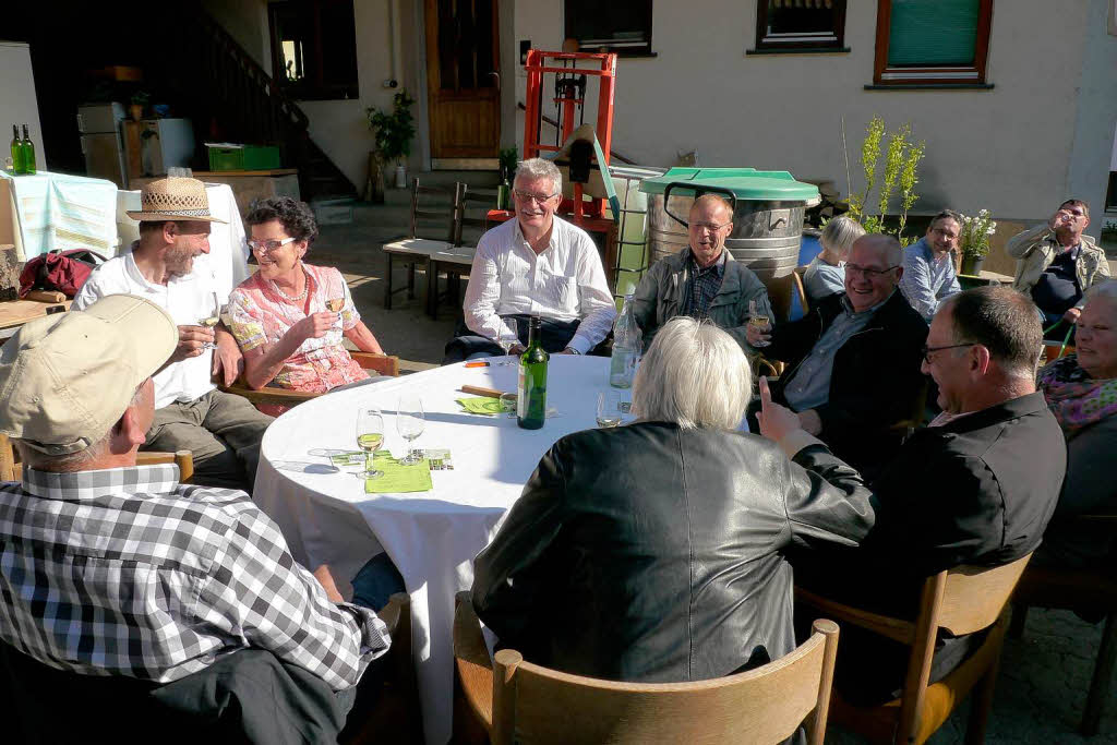 Im Winzerhof Weisenberger trafen sich Besucher aus nah und fern. Im Winzerhof Weisenberger trafen sich Besucher aus nah und fern.