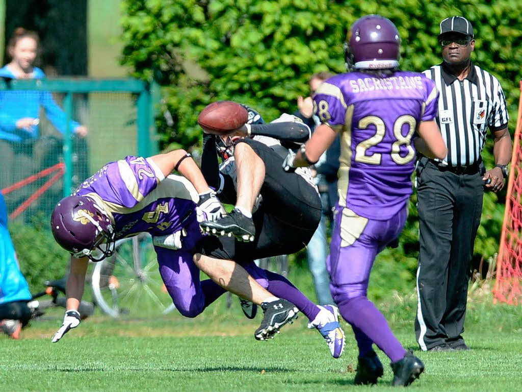 Zur Sache geht es im 1844-Sportpark. Die Freiburg Sacristans gewinnen zum Regionalliga-Auftakt gegen die Gieen Golden Dragons.