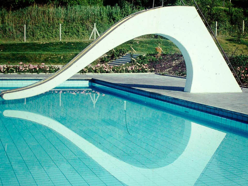 Das Schwimmbad ist fertig, die Gste knnen kommen.