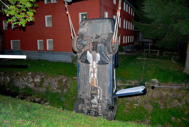 Am Haken: Das Fluchtauto  des 28-jhri...len, im Auto fand die Polizei Drogen.   | Foto: Kamera 24