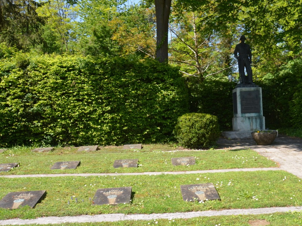 55 der 86 verstorbenen Kumpel sind auf dem Friedhof Buggingen begraben.  | Foto: sigrid umiger