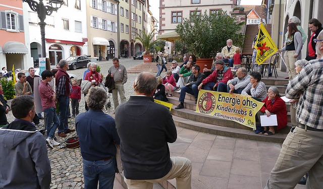 Mahnwache mit kommunalpolitischen Gst...tagabend auf dem Endinger Marktplatz.   | Foto: Christel Hlter-Hassler