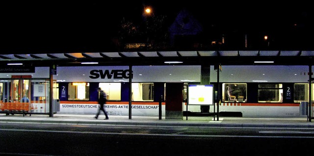 Wenn der letzte SWEG-Zug im Bahnhof M...hen Freiburg und Mnstertal in Kraft.   | Foto: Manfred Lange