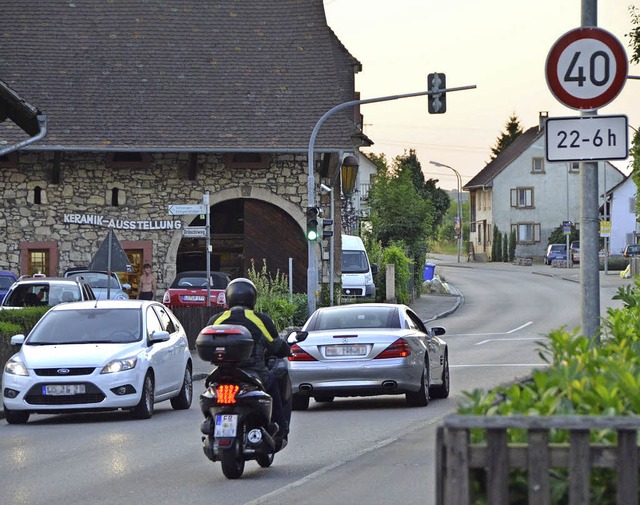 Die Tempo-40-Schilder sollen in Eimeld...ragen, den Straenlrm zu reduzieren.   | Foto: Victoria LANGELOTT