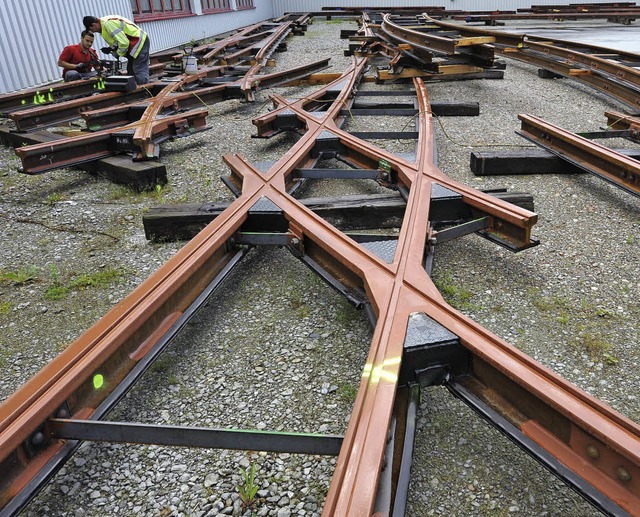 Die neuen Schienen fr die Innenstadt liegen schon auf dem VAG-Betriebshof.  | Foto: Rita Eggstein