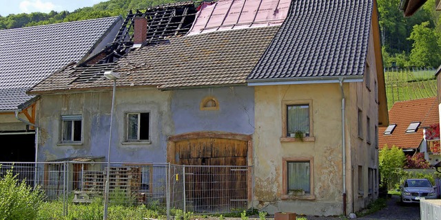 Das seit langem als Brandruine erkennb...aus in der Hertener Weiherhausstrae.   | Foto: Heinz Vollmar