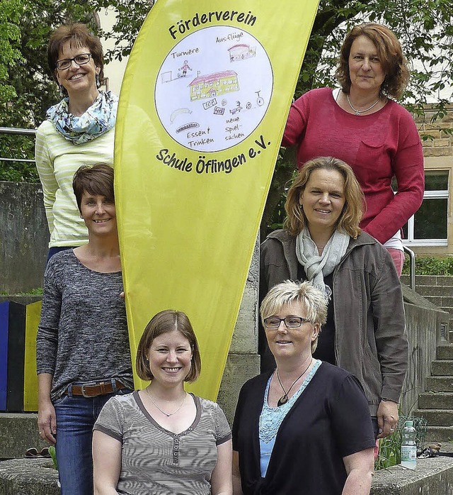 Der Vorstand des Frdervereins der Sch...einer, Melanie Rhl und Ines Backschat  | Foto: bz