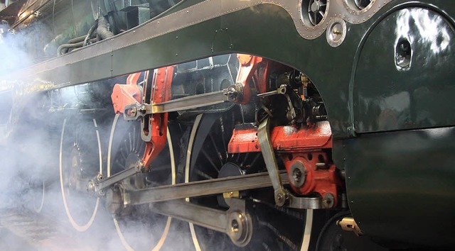 Eine hnliche Dampflok (Pacific 232), ...g setzte, im Eisenbahnmuseum Mulhouse   | Foto: Dick