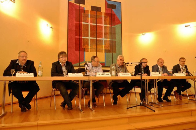 Kandidaten aller Parteien und politisc...sach diskutierten in der Spitalkirche.  | Foto: Kai Kricheldorff