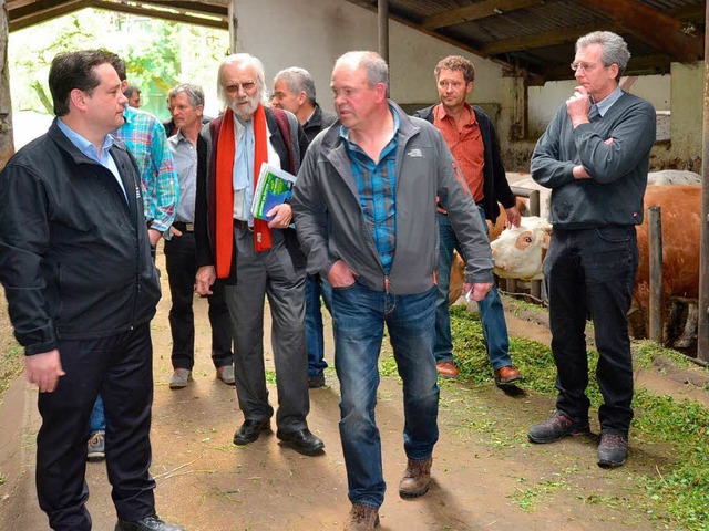 Den Fragen der Landwirte stellte sich ...Betrieb von Cornel Gntert in Lembach.  | Foto: Juliane Khnemund