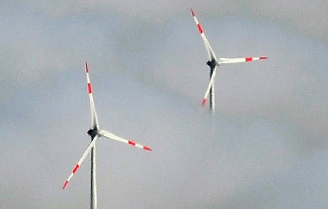 Abwarten, bis sich die Nebel lichten, ...rmeister Hoffmann in Sachen Windkraft.  | Foto: Julian StraTenschulte/dpa