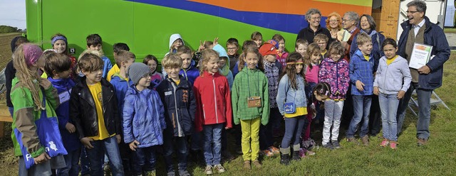 Schler der Alemannenschule, Initiator...ung des Brunnengrabens als UN-Projekt.  | Foto: Tanja Bury