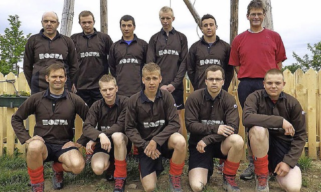 Die Mannschaft des Tauziehclubs Horben...iert (vorne links)in den neuen Trikots  | Foto: Privat