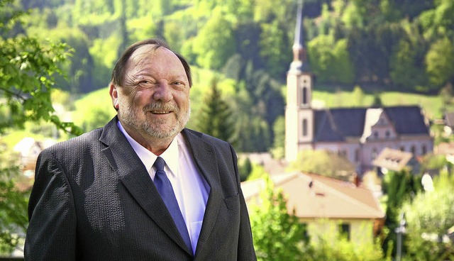 Franz-Josef Helle geniet den Ausblick...ankt Landelin  ein Domizil geschaffen.  | Foto: Sandra Decoux-Kone