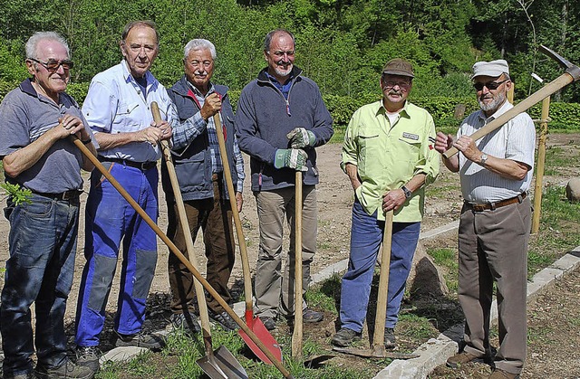 Sie setzten Jubilumseichen auf dem Ma...schin, Rudi Kuder und Sepp Muckenhirn   | Foto: edgar steinfelder