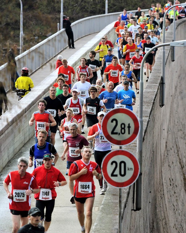 Kein Strafzettel  fr die Lufer auf d... als 20 Stundenkilometer rennt keiner.  | Foto: Patrick Seeger