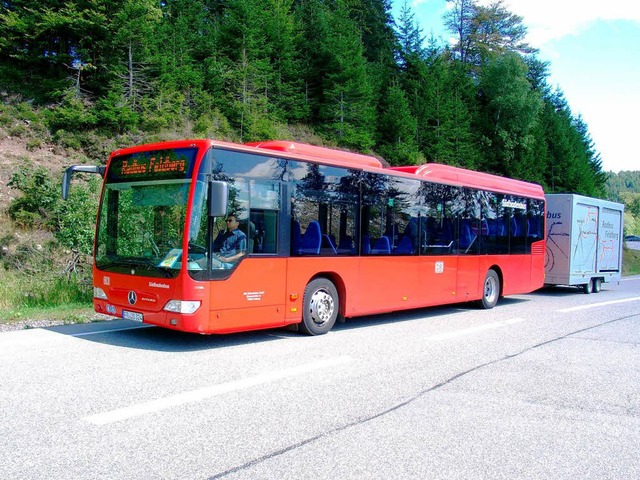 Samstags sowie an Sonn- und Feiertagen...berdachtem Anhnger auf den Feldberg.  | Foto: zvg