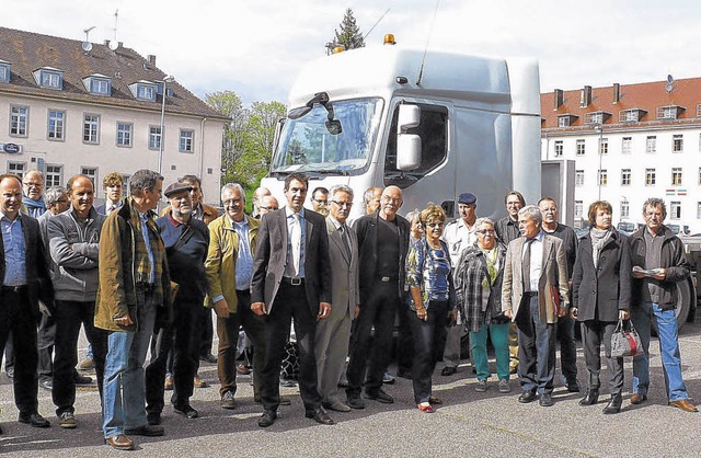 Die Lastzge fr den Abzug sind schon ...achkommandos, Major Pascal Candelier.   | Foto: Losert