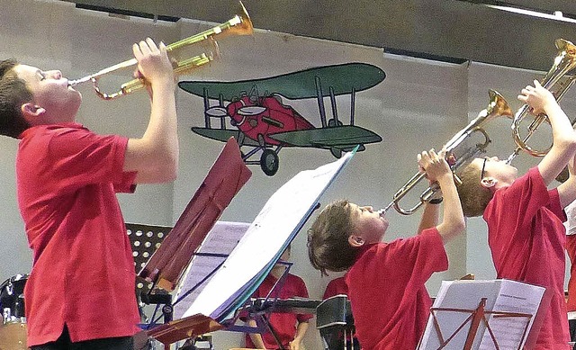 Die jungen Trompeter der Heuweiler Trachtenkapelle beim Solo  | Foto: Privat