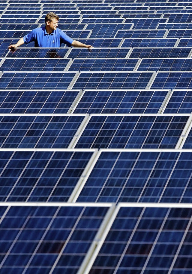 Eine Photovoltaik-Anlage soll auf dem ...ellinger Klranlage errichtet werden.   | Foto: dpa