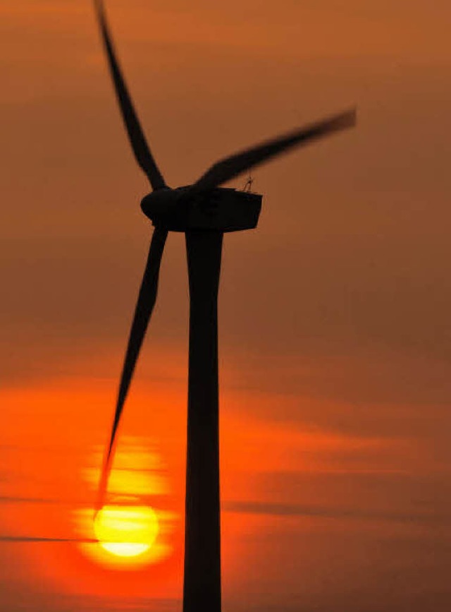 Stehen der Windkraft sonnige Zeiten be...nfalls mehren sich kritische Stimmen.   | Foto: Bttner/dpa