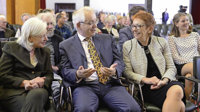 Heide Rhle, Oliver Lepsius und Lale Akgn bei der Kant-Stiftung im Gesprch.  | Foto: Ingo Schneider