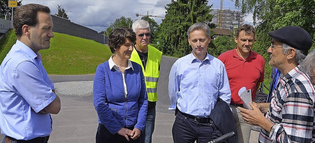 Daniel Bauer (IG Velo), Staatssekretr...hrung an der Zollfreien (von links).   | Foto: Willi Adam