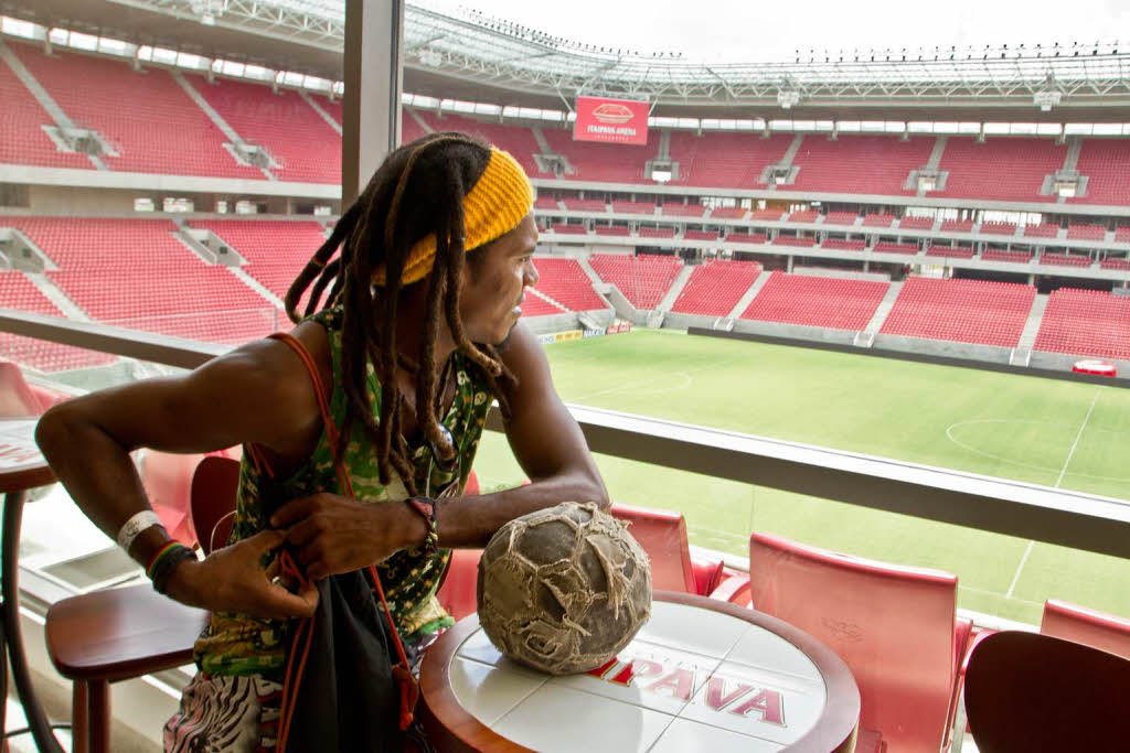 Cidi aus der Elendssiedlung Tururu in der neuen WM-Arena in Recife