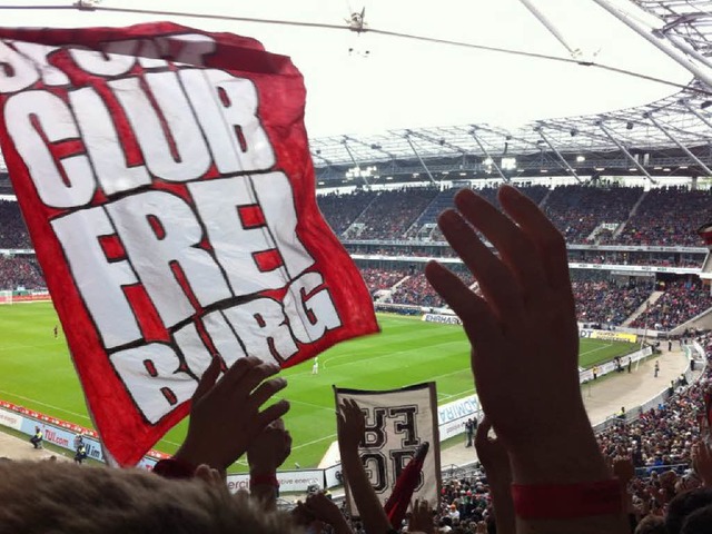ber 2000 Fans des SC Freiburg waren nach Hannover gereist.  | Foto: Bild honorarfrei